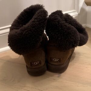 UGG Dark Brown Bailey Button Short Boots Size 9